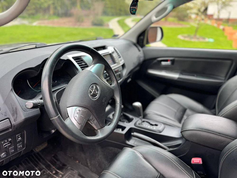 Toyota Hilux 3.0 D-4D SR5 - 8