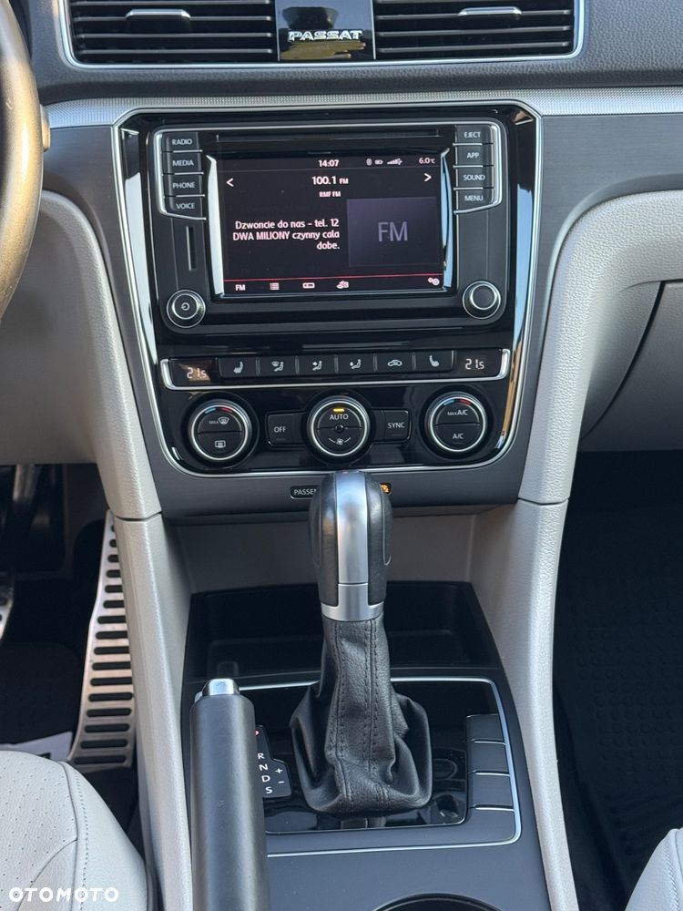 Volkswagen Passat - 4