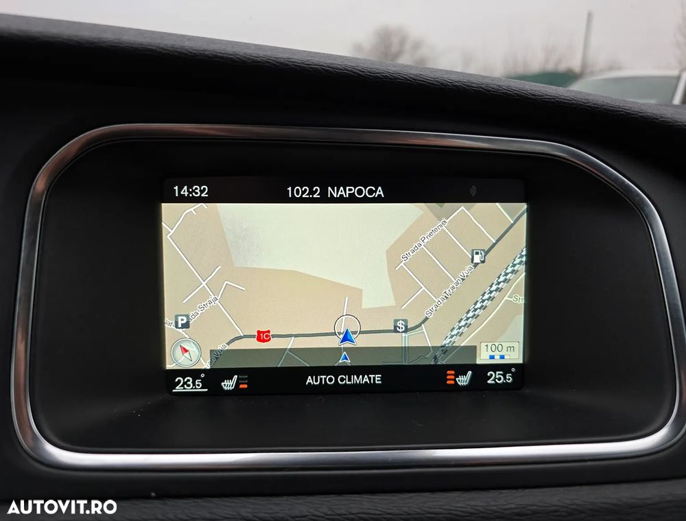 Volvo V40 Cross Country D3 Geartronic Ocean Race - 11