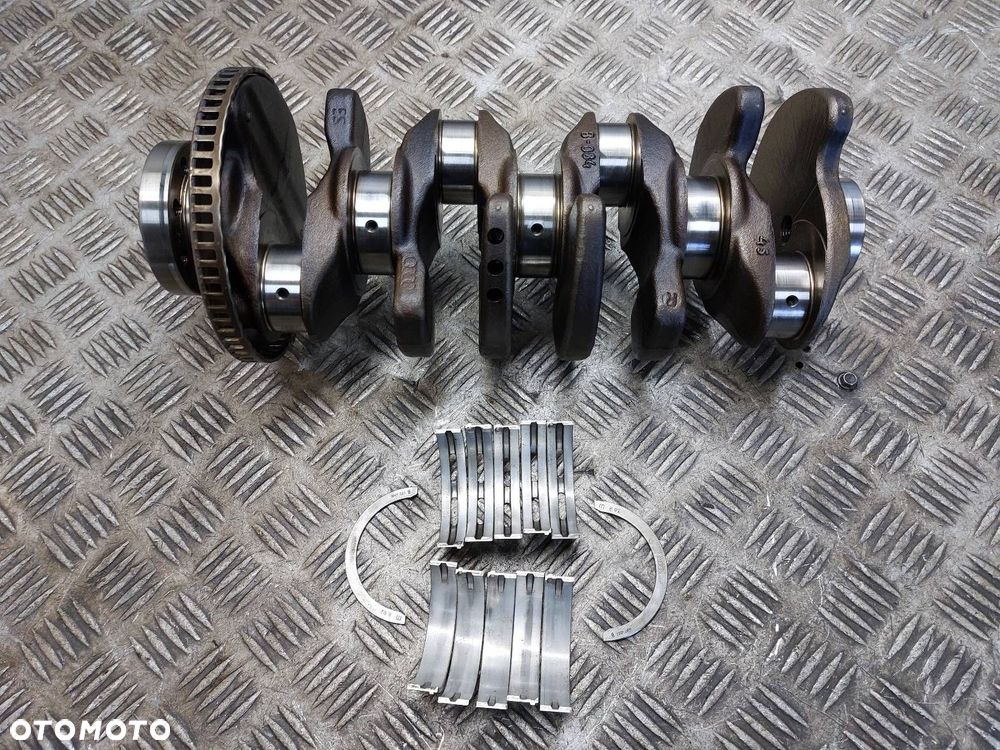 WAŁ KORBOWY AUDI A4 B8 1.8 TFSI CABB 07-15r - 1