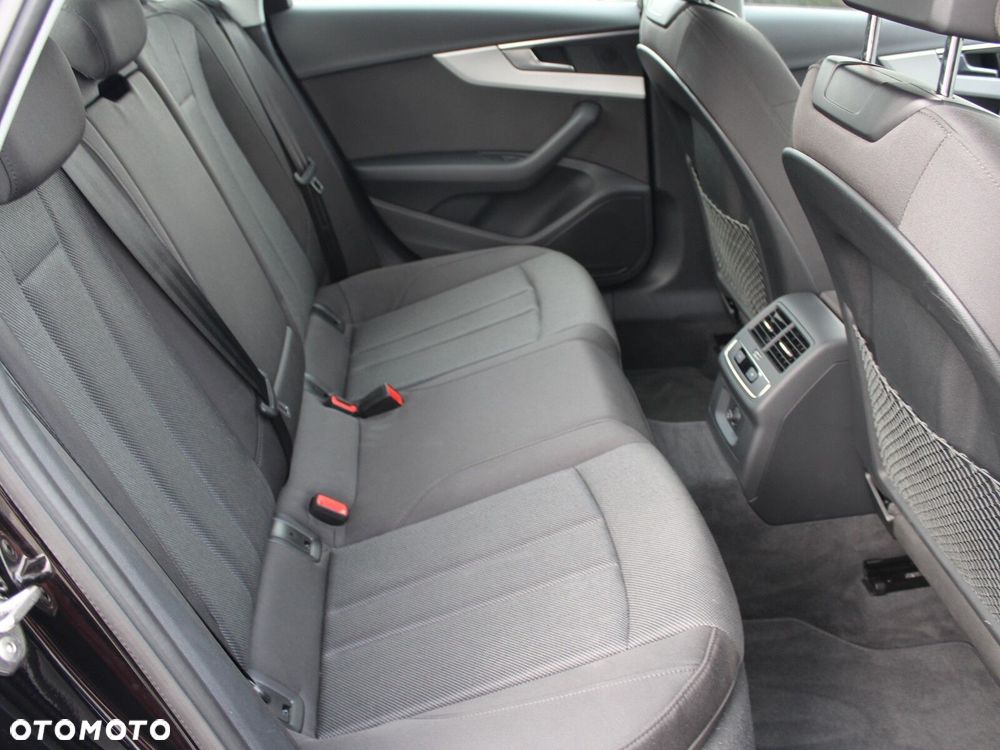 Audi A4 Limousine - 14