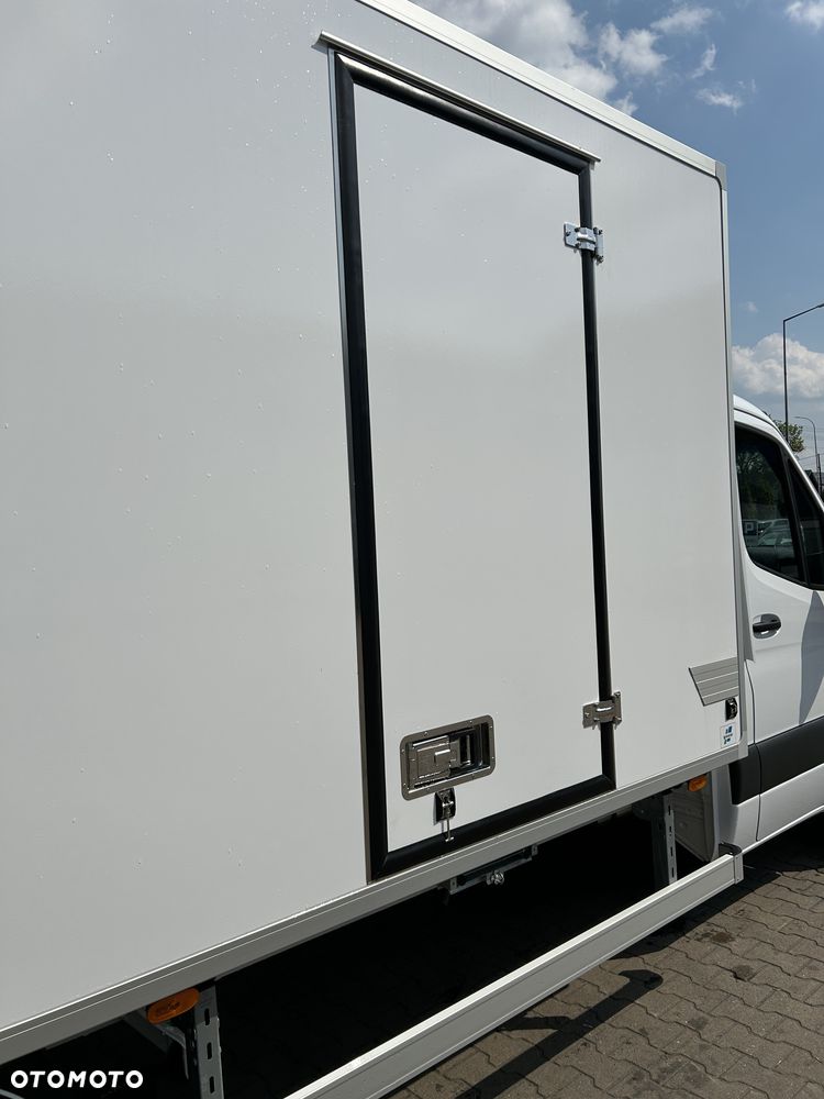 Mercedes-Benz Sprinter - 20