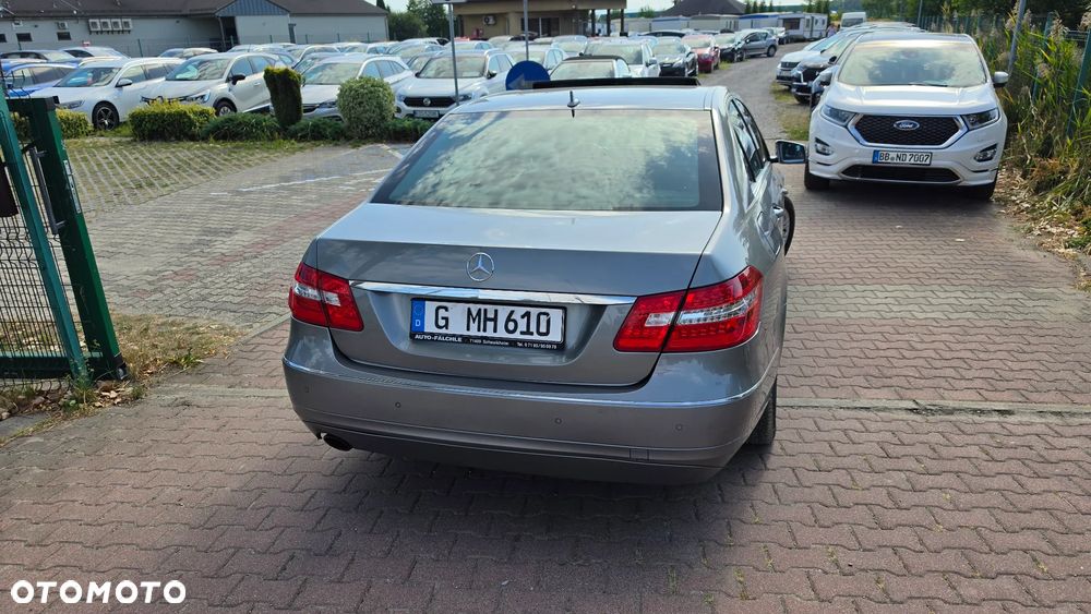 Mercedes-Benz Klasa E 250 CGI BlueEFFICIENCY 7G-TRONIC Elegance - 20