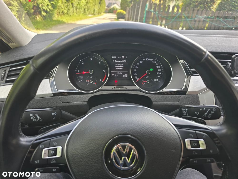 Volkswagen Passat - 16