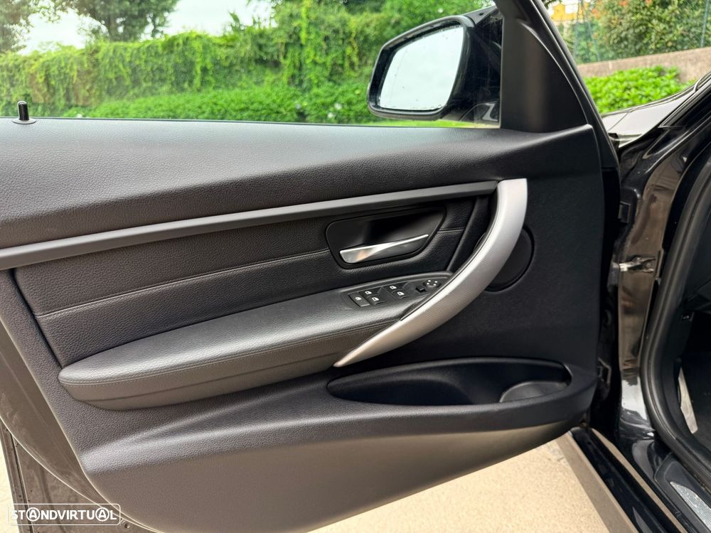 BMW 320 d Auto Pack M - 19
