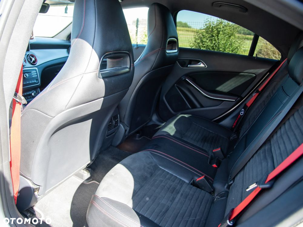 Mercedes-Benz CLA 250 4Matic 7G-DCT AMG Line - 15