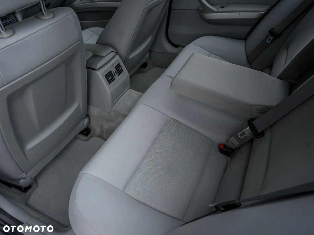 BMW Seria 3 318i Edition Exclusive - 29