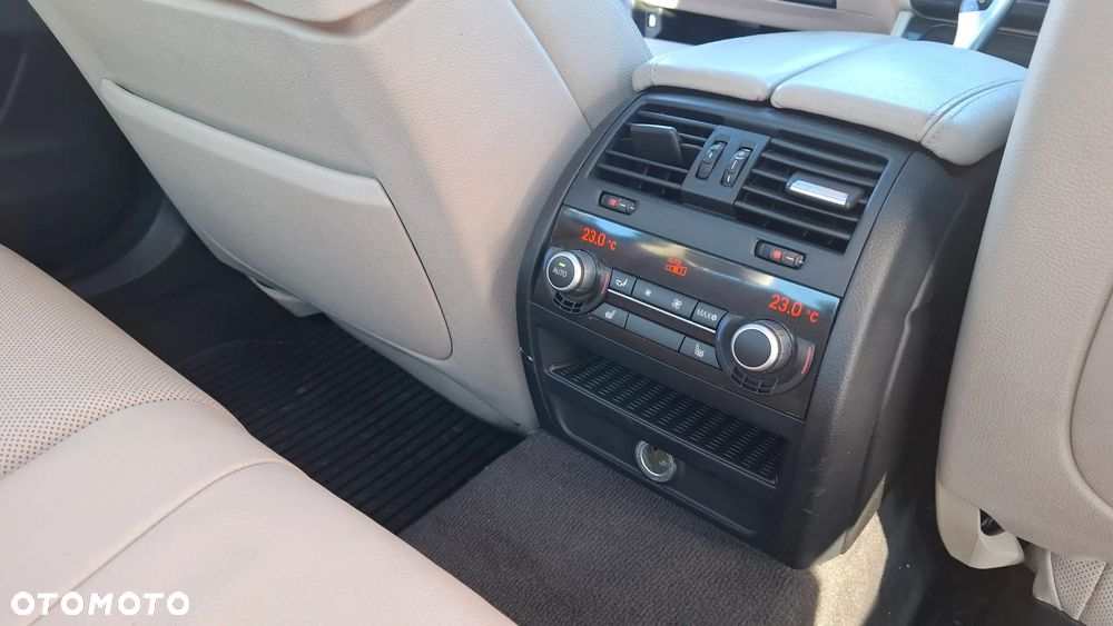 BMW Seria 5 535i xDrive - 14