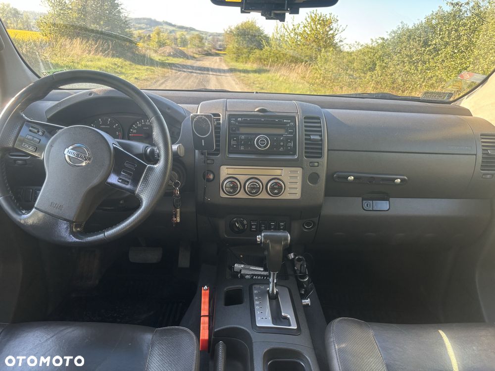 Nissan Pickup - 6