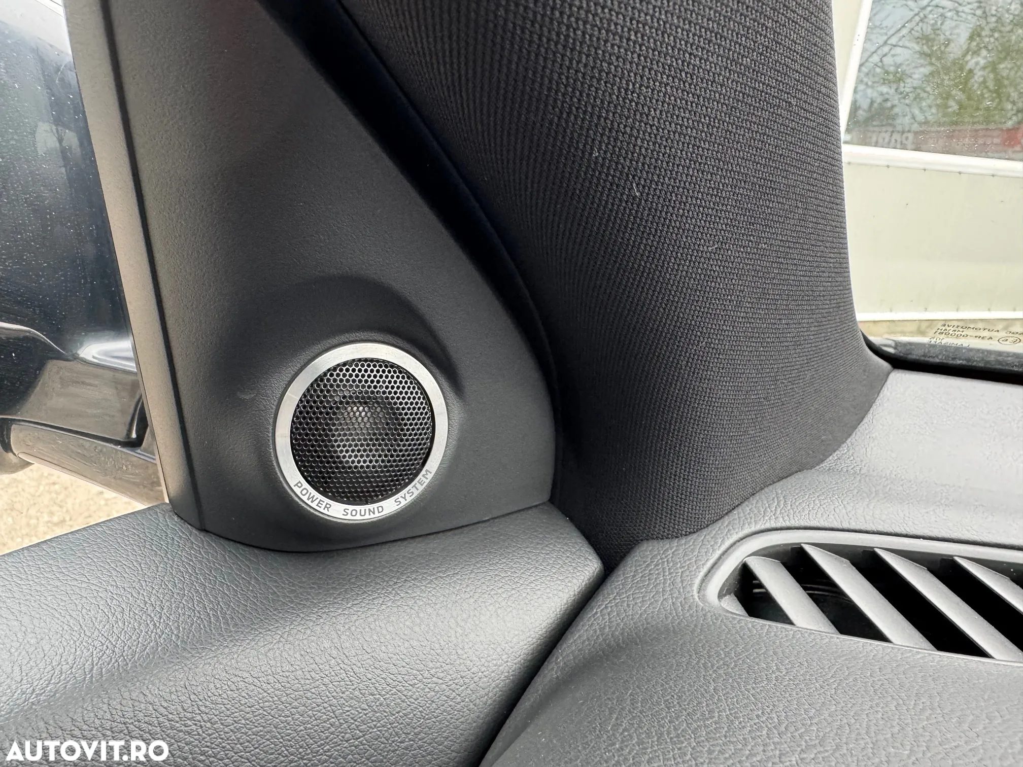 Mitsubishi Outlander 2.4 4WD Plug-In Hybrid Top - 24