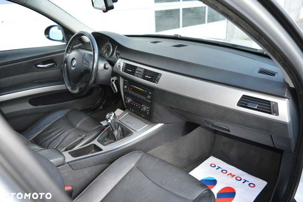 BMW Seria 3 320d - 23