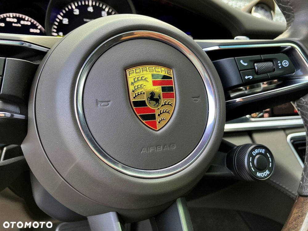 Porsche Panamera - 40