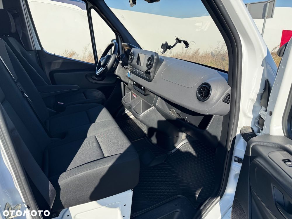 Mercedes-Benz Sprinter - 8