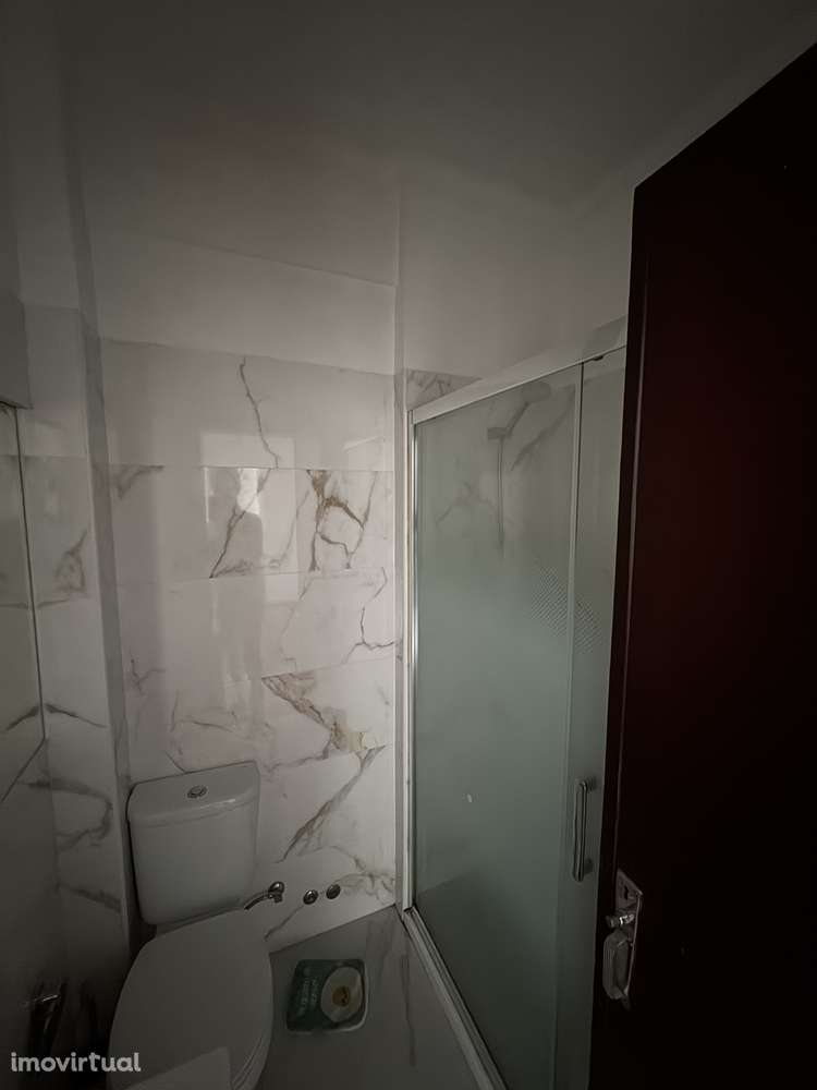 Apartamento T2 com varanda e elevador - Grande imagem: 5/7