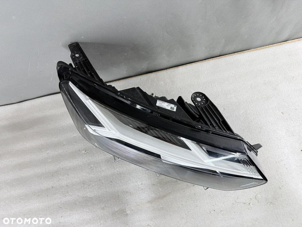 Reflektor Przód strona prawa Dacia Sandero III 260107920R LIFT - 2