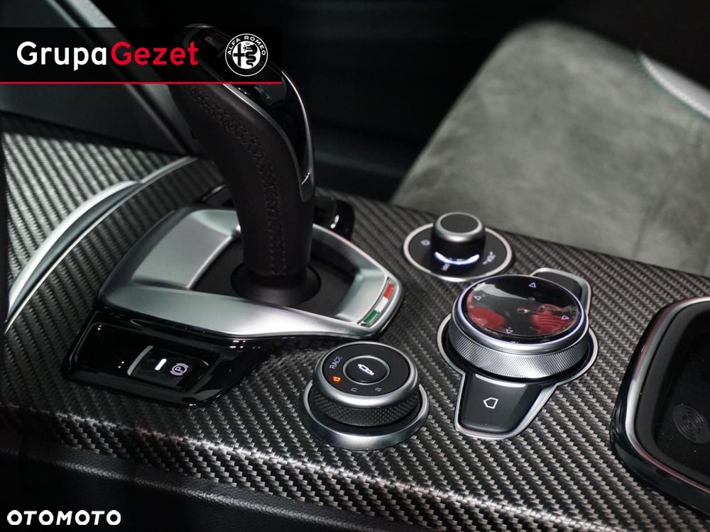 Alfa Romeo Stelvio - 10