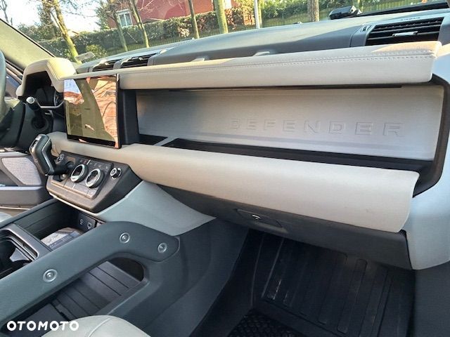 Land Rover Defender - 11