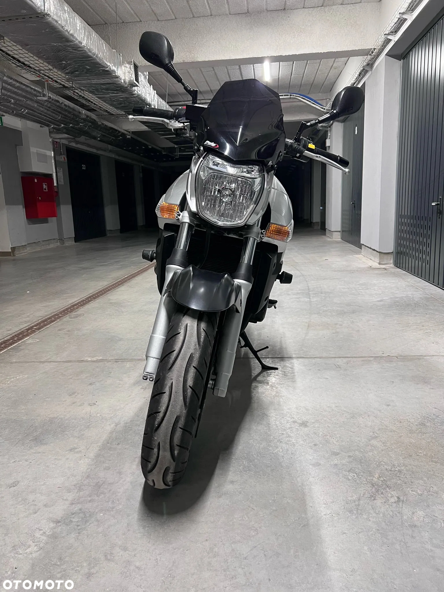 Suzuki GSR - 4