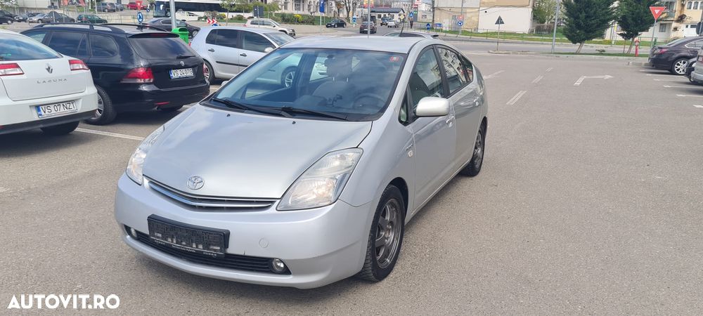 Toyota Prius (Hybrid) - 1