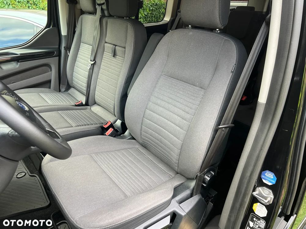 Ford Tourneo Custom - 16