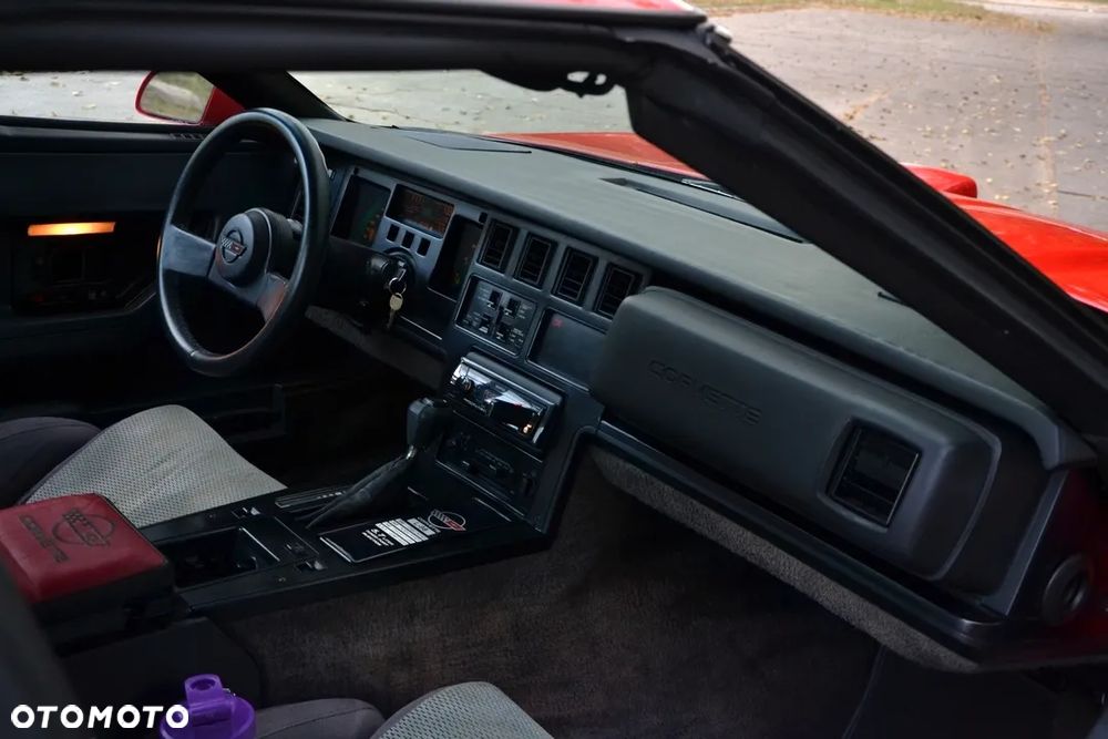 Chevrolet Corvette - 23