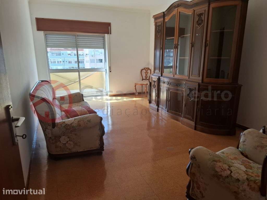 Apartamento T2 para arrendamento na Rua Francisco Andrade, Almada - Grande imagem: 3/13