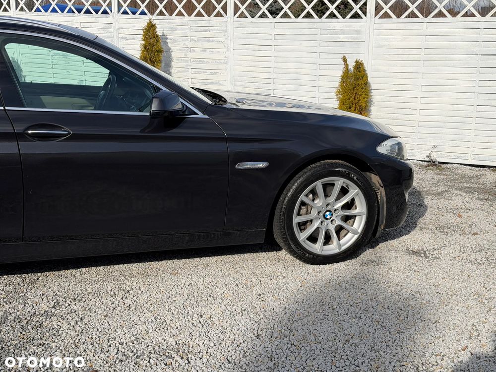 BMW Seria 5 525d - 32