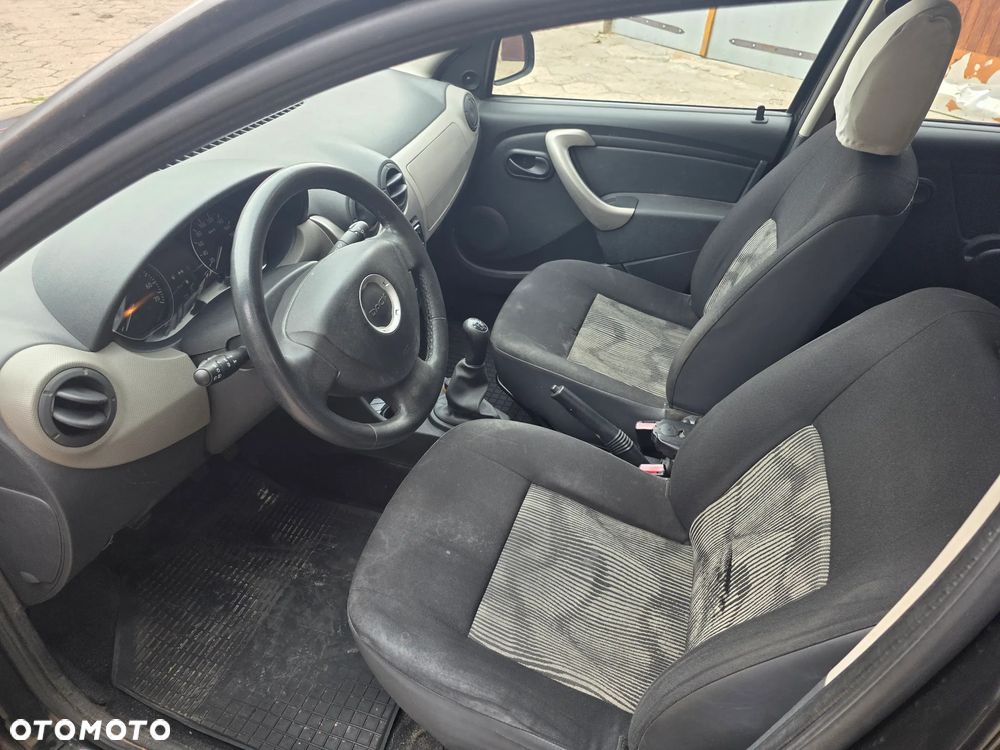 Dacia Sandero - 10