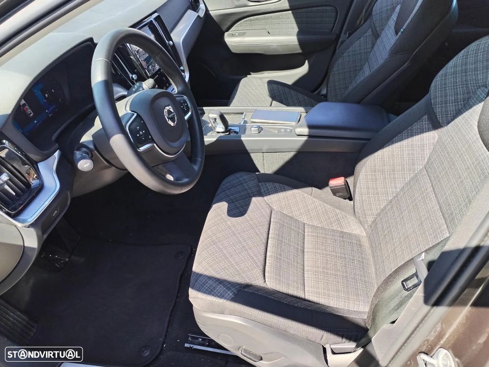 Volvo V60 2.0 B4 Essential Auto - 10