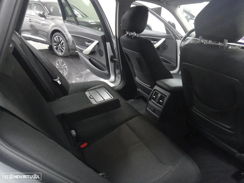 BMW 318 d Auto Exclusive - 17