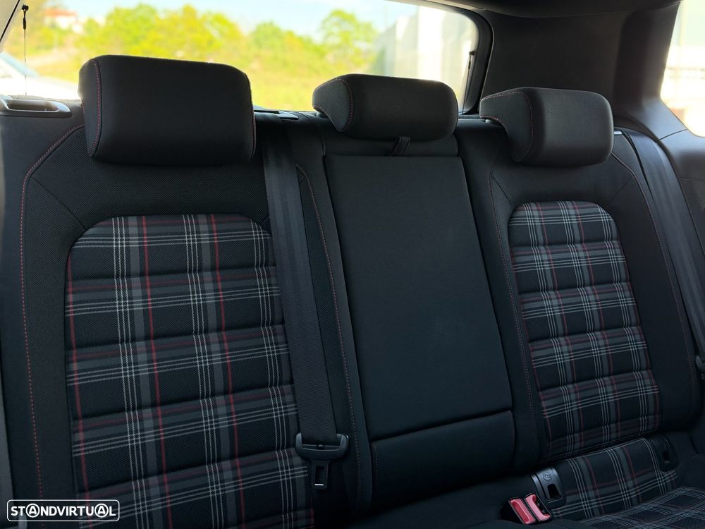 VW Golf GTI Performance BlueMotion DSG - 11