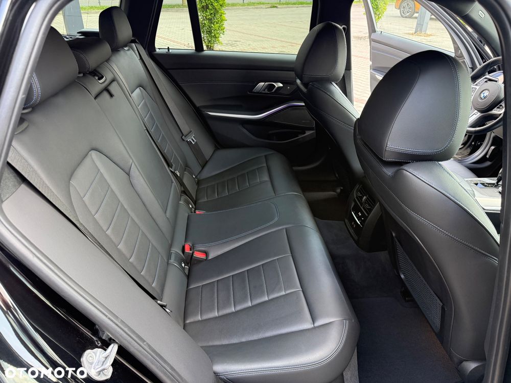 BMW Seria 3 320d Touring xDrive M Sport - 23