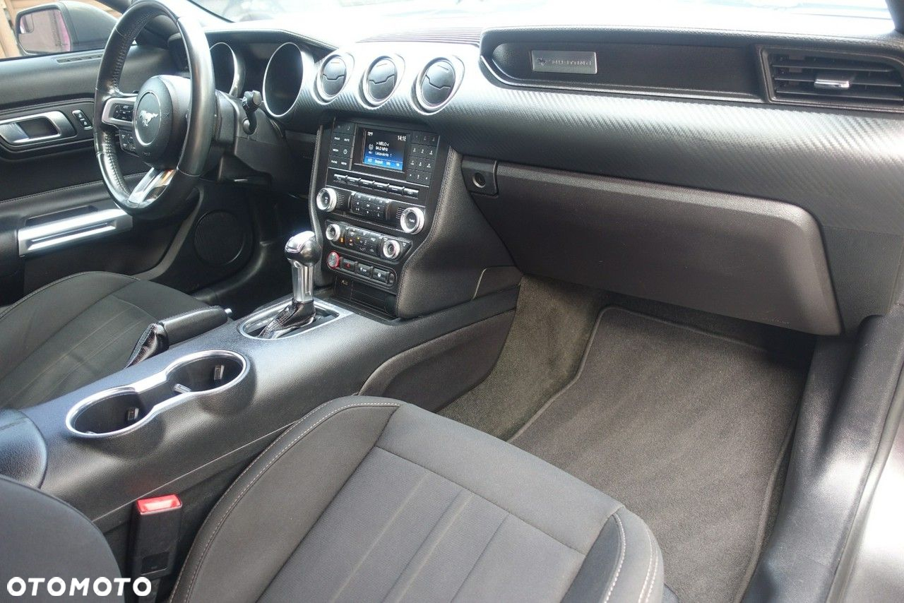 Ford Mustang - 12