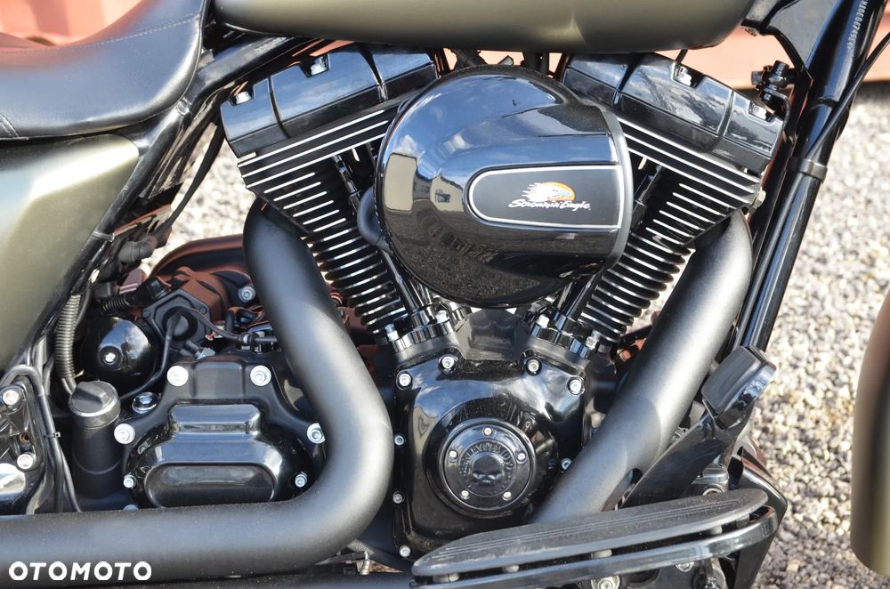 Harley-Davidson Touring Street Glide - 12