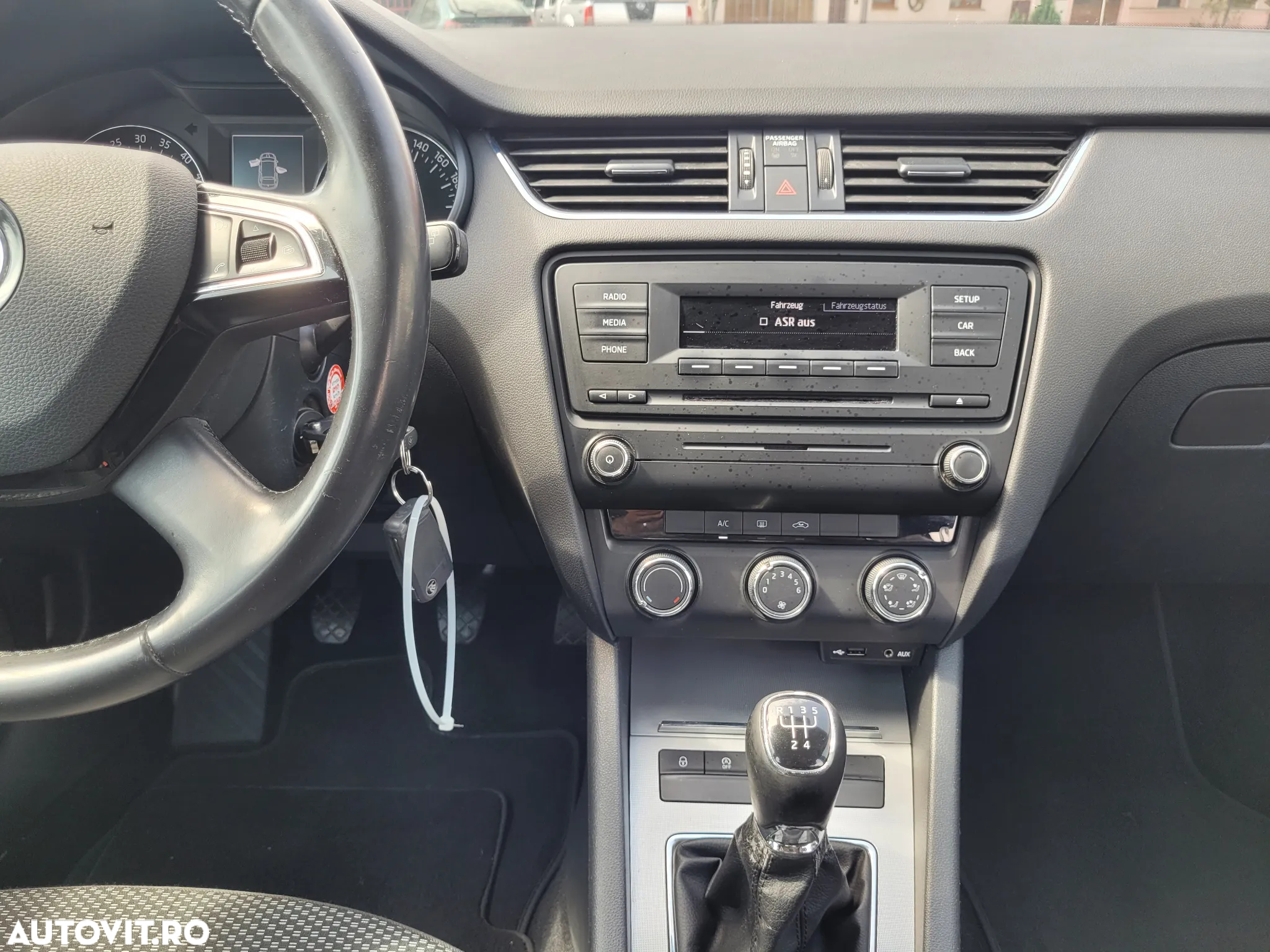 Skoda Octavia 1.6 TDI AMBITION - 16