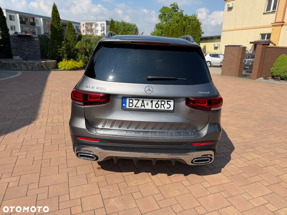 Mercedes-Benz GLB 250 4-Matic AMG Line 8G-DCT - 11