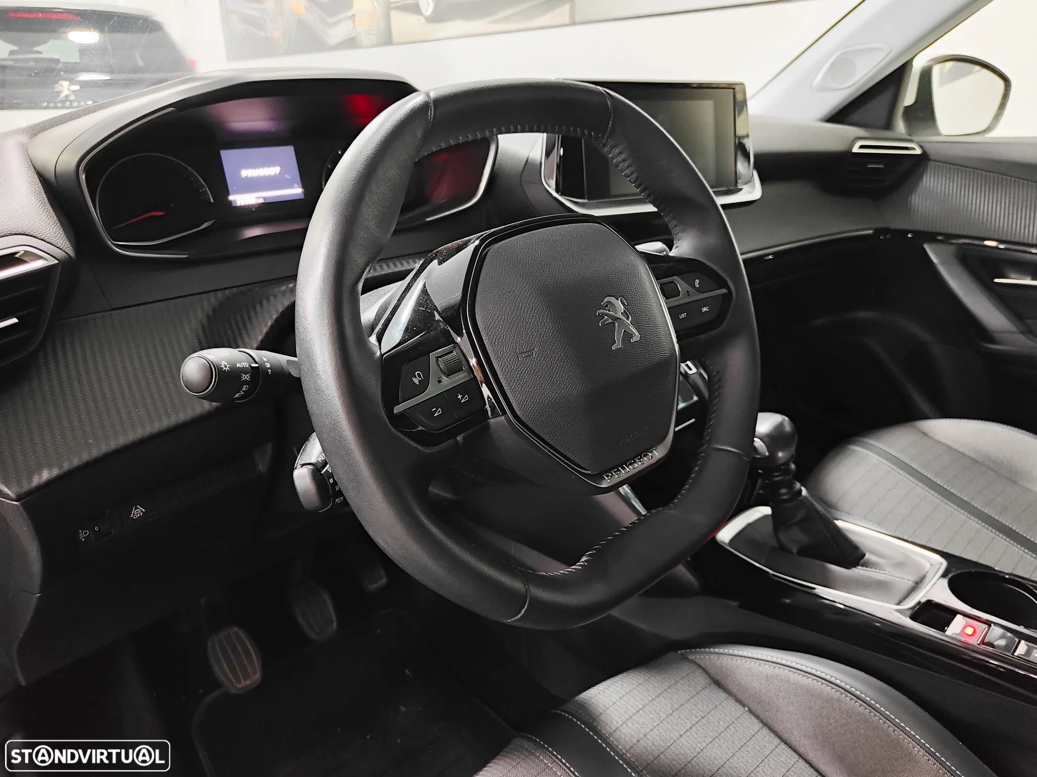 Peugeot 2008 1.2 PureTech Allure - 28