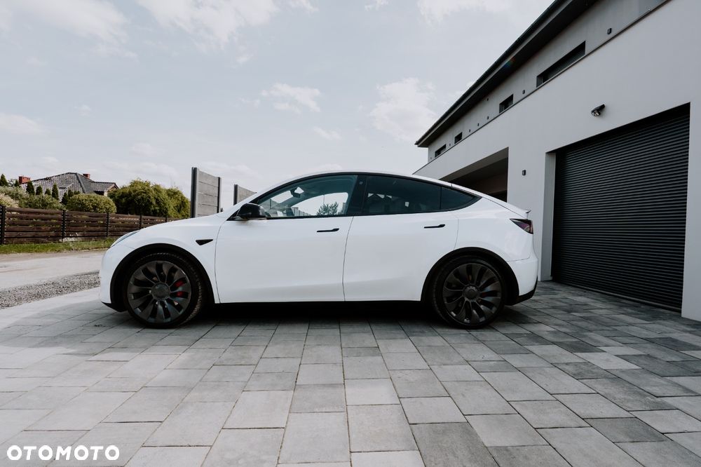 Tesla Model Y Performance AWD - 3