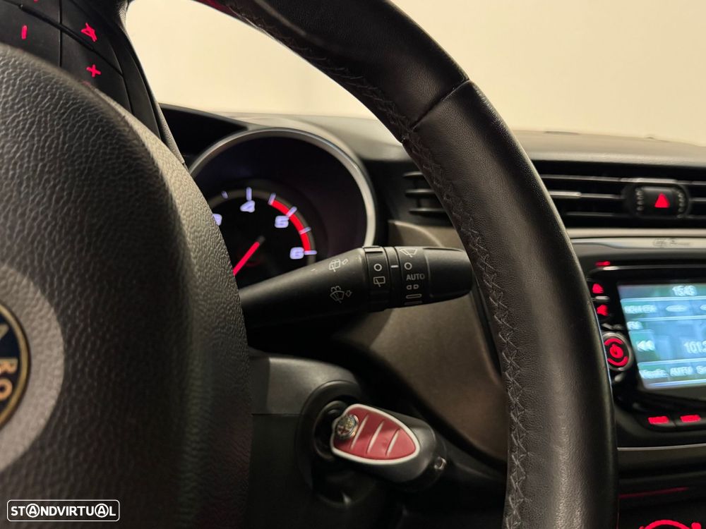 Alfa Romeo Giulietta 1.6 JTDM Distinctive - 38