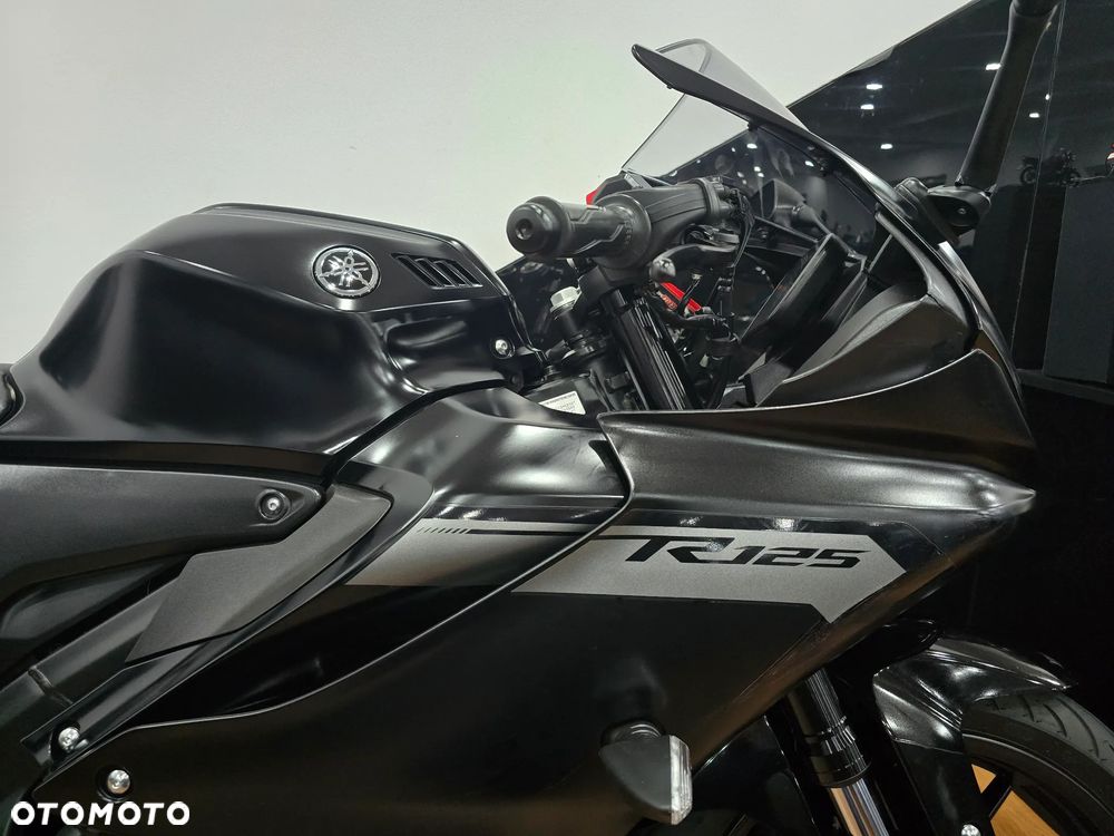 Yamaha YZF - 11