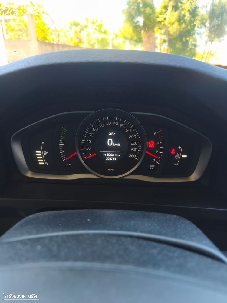 Volvo V60 2.0 D4 Momentum - 15