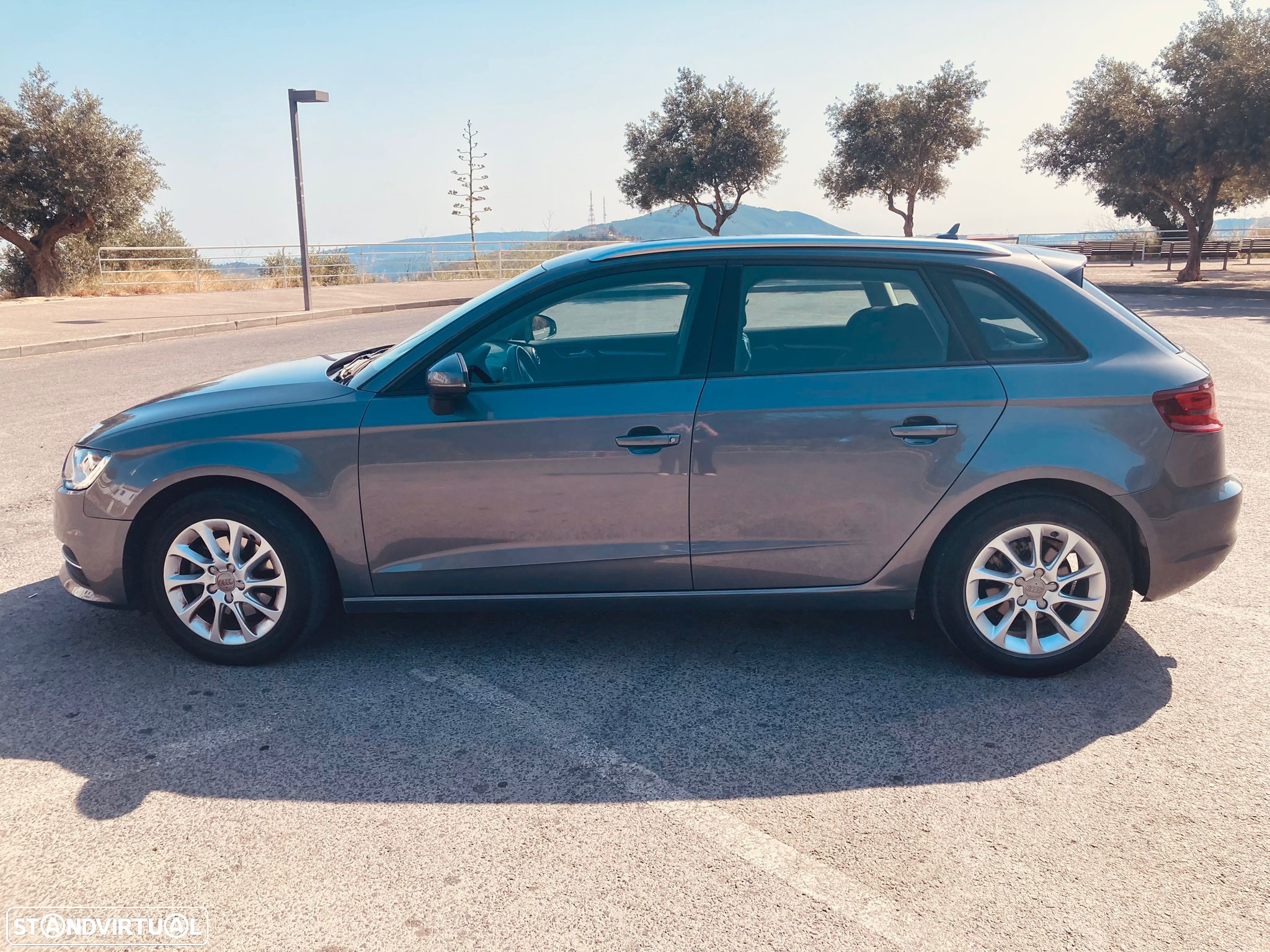 Audi A3 Sportback 1.6 TDI Attraction Ultra - 2