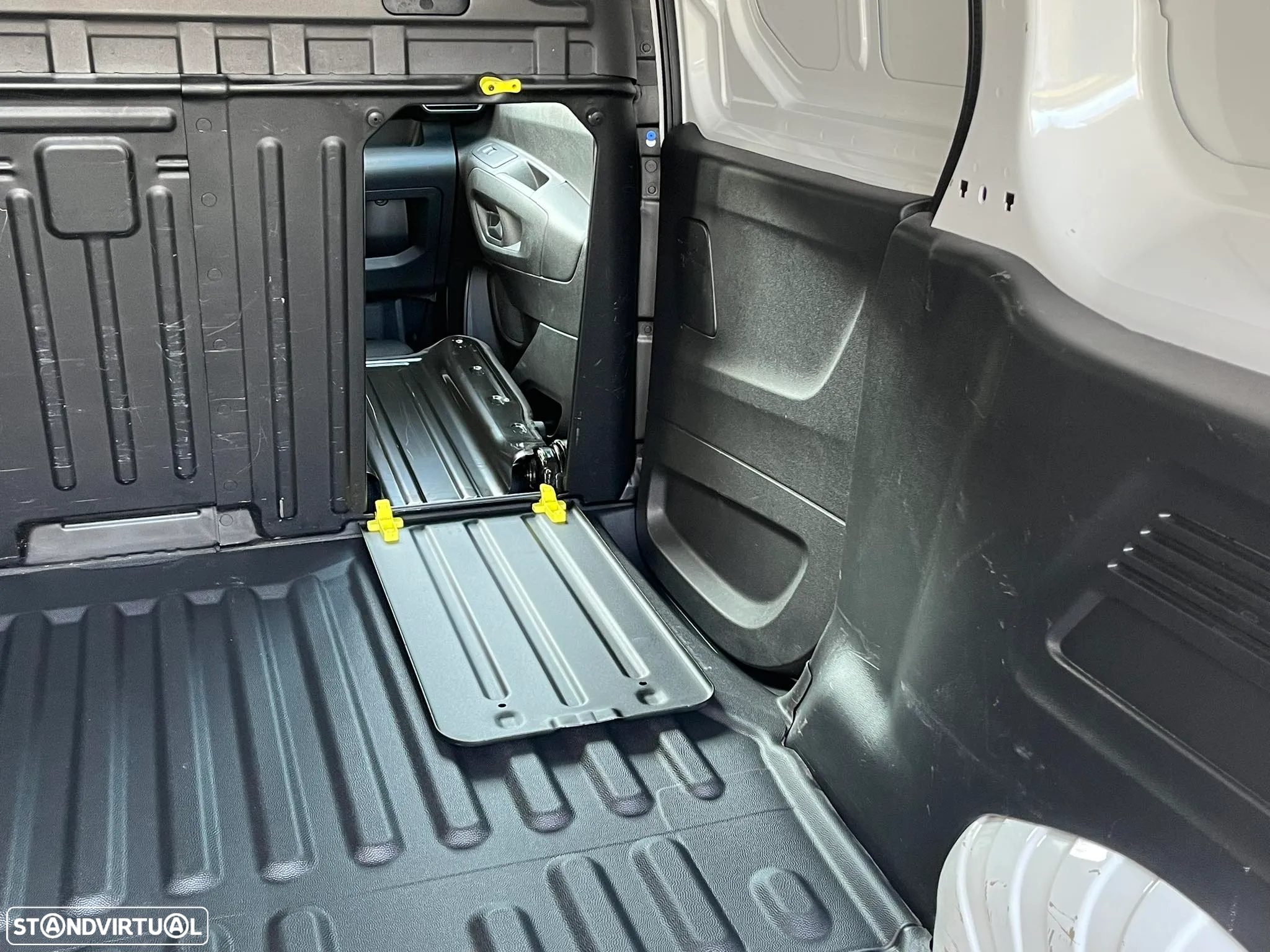 Peugeot Partner Pro Longa 1.5 BlueHDi 100cv - 21