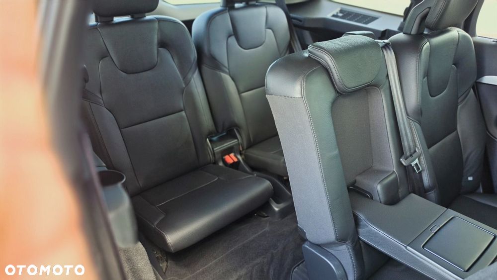 Volvo XC 90 - 9