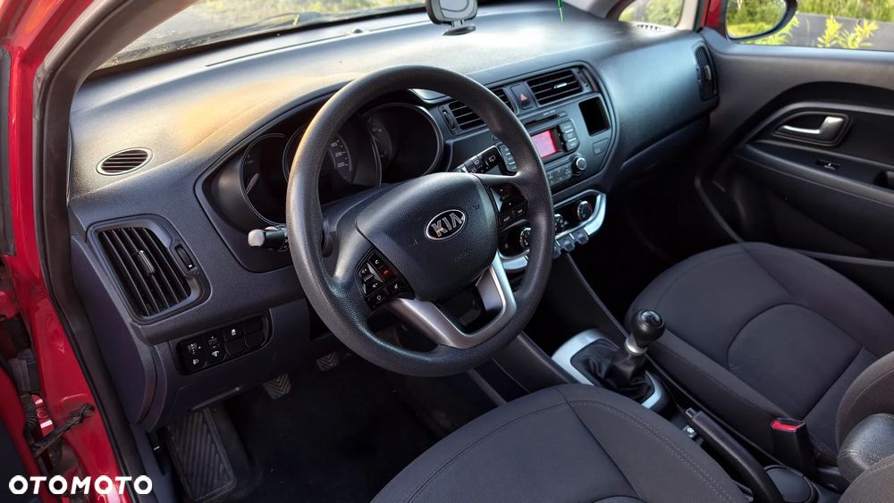 Kia Rio 1.2 L - 8