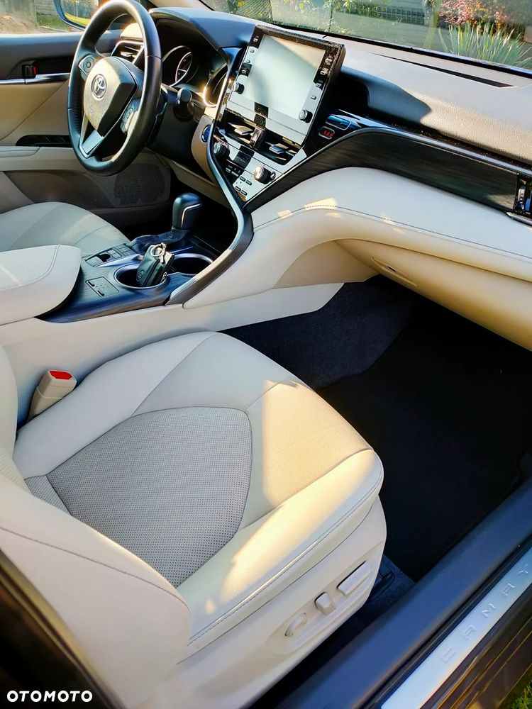 Toyota Camry 2.5 Hybrid Executive CVT - 12