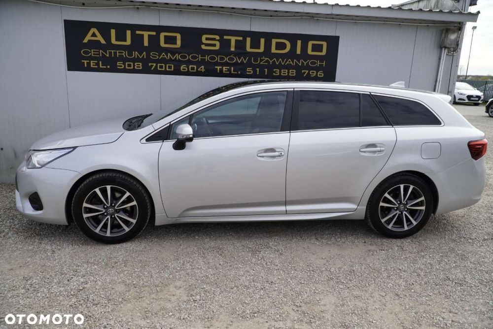 Toyota Avensis 2.0 D-4D Premium - 39