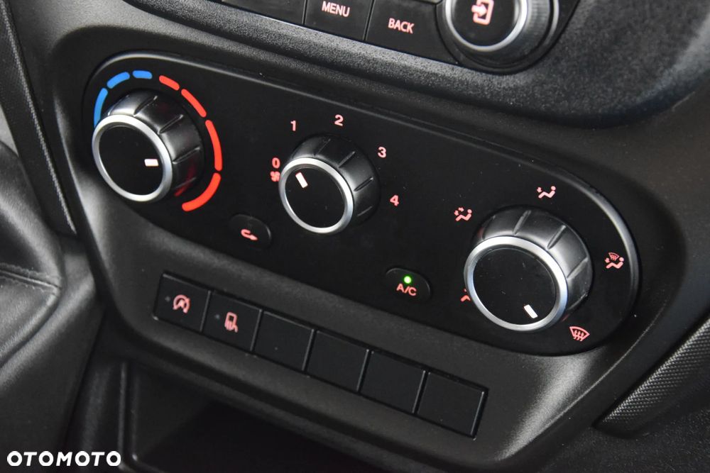 Iveco DAILY 35S12 / 2.3 - 120 KM / DOSTAWCZE / BLASZAK / KLIMA / TEMPOMAT / KLIMA / TRYB CITY / SERWISOWANY / SPROWADZONY Z NIEMIEC - 31