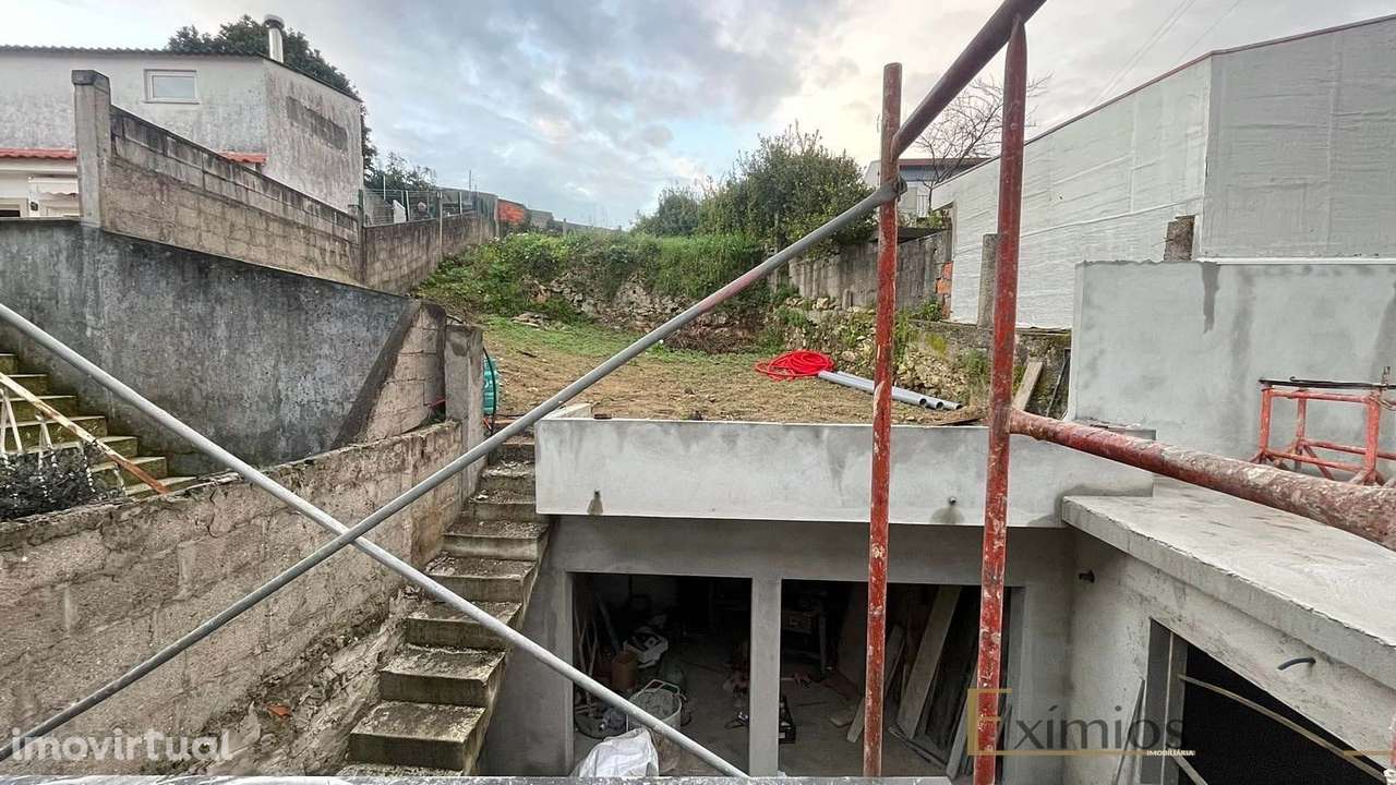 Moradia em banda V4, em fase inicial de construção, em Vairão. - Grande imagem: 3/5