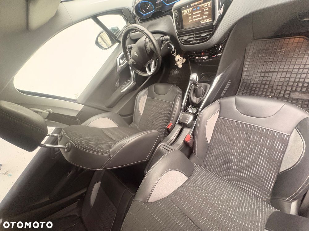 Peugeot 2008 1.6 e-HDi Allure S&S - 9